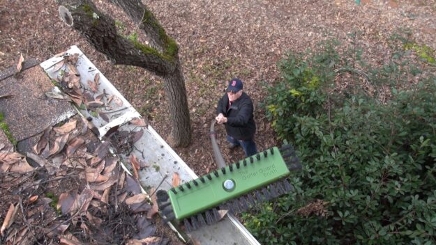 easy ways to clean gutters